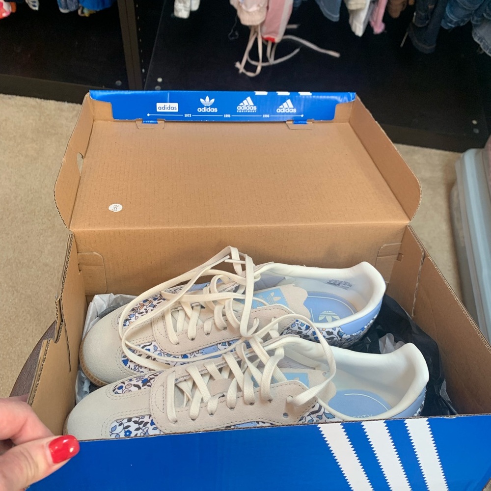 Samba X adidas liberty. Womens7; big kid 6 blue and White Floral Sneakers - Picture 2 of 11